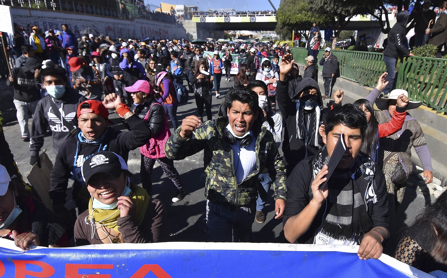 Estudiantes de la Universidad Pública de El Alto (UPEA), en mayo de 2018, salieron a las calles a pedir al Gobierno mayor presupuesto para esa casa de estudios superiores | Foto: APG