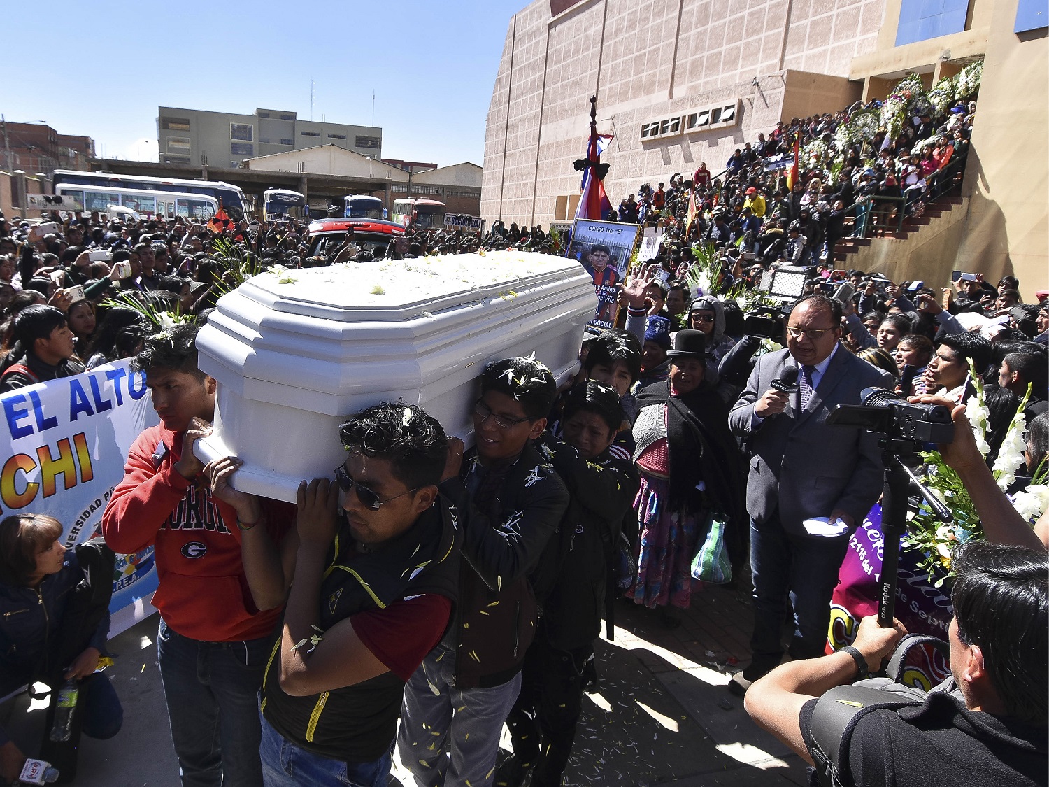 Jonathan Quispe cayó en el El Alto y su familia pide justicia