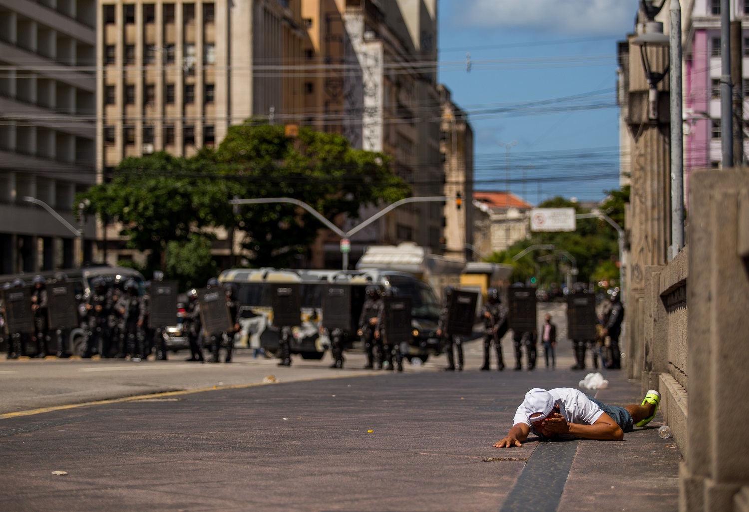 Estudantes, indígenas, trabalhadores: as vítimas de armas “não letais” no Brasil